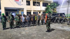 Jaga Keamanan Malam, Koramil 01/Kranji dan Masyarakat Sinergi Kuat Lewat Patroli Gabungan