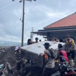 Hadirnya Negara di Kaki Semeru, Polri Kirim Ratusan Personel dan Logistik Prioritas Pasca-Erupsi