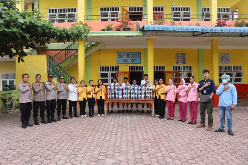 Ketua Bhayangkari Tinjau SPPG 1 Polres Toba dan Program Makan Bergizi di Sekolah