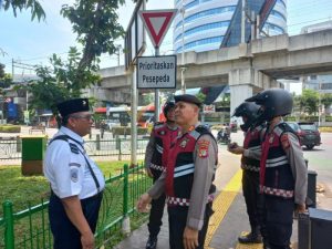 Ditsamapta Polda Metro Jaya Gelar Himbauan Kamtibmas di Blok M dalam Operasi ‘Sikat Jaya 2025’