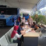 Itwasda Polda Metro Jaya Sosialisasikan SP4N-Lapor kepada Warga di Samsat Keliling