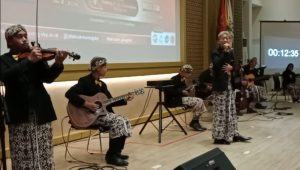 Gebyar Budaya Nusantara: UNCC 2025 Pecahkan Rekor Peserta: 70 Grup Keroncong Ramaikan Untag Surabaya