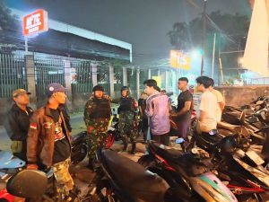 Patroli Tiga Pilar Koramil 02 Pondok Gede bersama Komduk Perkuat Keamanan Wilayah, Wujudkan Lingkungan Aman dan Harmonis