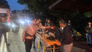 Brimob Gerak Cepat Bantu Laka Lantas di Jalan Raya Bogor – Jakarta