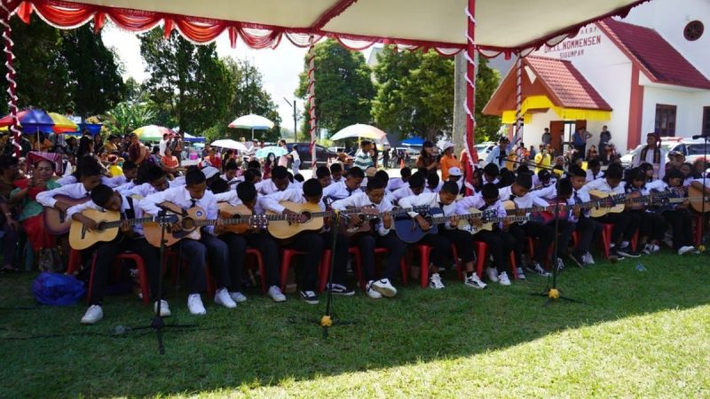 Peringati HGN, Bupati Toba Targetkan Peningkatan Jumlah Siswa Masuk SMA Unggul