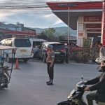Polres Toba Lakukan Gatur dan Pengamanan Akibat Antrian Panjang di SPBU Balige