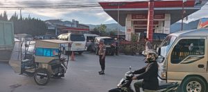 Polres Toba Lakukan Gatur dan Pengamanan Akibat Antrian Panjang di SPBU Balige