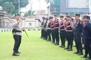 Brimob Polda Sumsel Kawal Ketat Pengiriman Bantuan Kemanusiaan untuk Korban Bencana Alam di Sumut