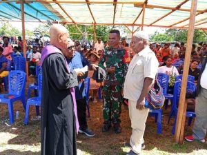 Agar Berjalan Aman dan Khidmat, Babinsa Koramil Agimuga Hadiri dan Amankan Jalannya Ibadah Rekonsiliasi Umat Katolik