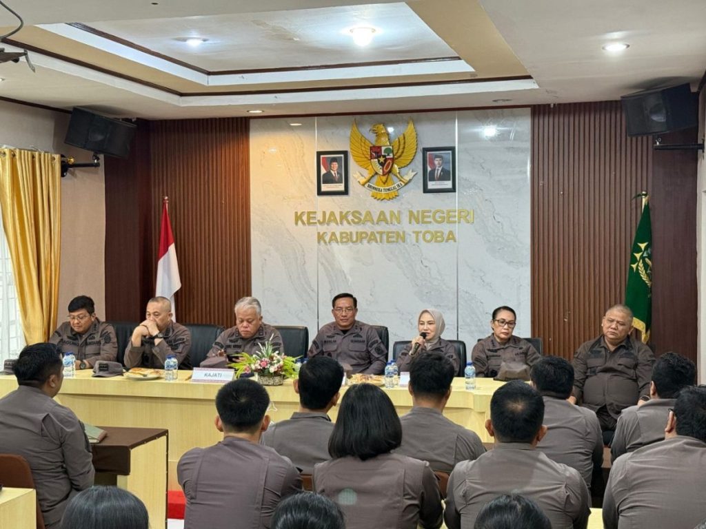 Kepala Kejaksaan Tinggi Sumut, Dr. Harli Siregar, SH., M.Hum., Laksanakan Kunjungan Kerja ke Kejaksaan Negeri Toba