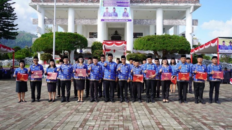 Sejumlah ASN Aktif dan yang Pensiun Terima Penghargaan pada HUT ke-54 KORPRI