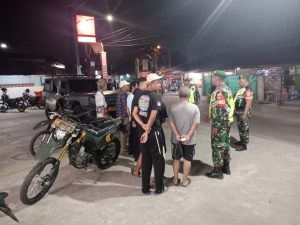 Koramil 03/Teluk Pucung Gelar Patroli Mitigasi dan Siskamling Bersama Komduk dan Komcad Jaga Stabilitas Wilayah