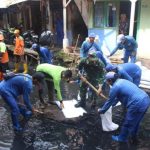 Peringati Hari Juang TNI AD, Kodim 0501/JP Gandeng Forkopimda Laksanakan Karya Bakti Pembersihan Sungai Krukut