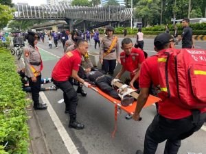 Patroli Dit Samapta Polda Metro Jaya Tangani Kecelakaan Motor Saat CFD Jakarta