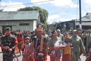 Dandim 1710/Mimika Sambut Kedatangan Danrem 173/PVB Dalam Kunjungan Kerjanya Ke Kodim 1710/Mimika