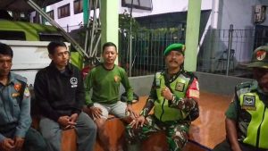 Langkah Malam Penuh Kepedulian, Babinsa Koramil 05/Bantargebang Bersama Komduk Hadir Jaga Aman Lingkungan