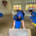 Korpolairud Baharkam Polri Lakukan Normalisasi Sekolah Terdampak Lumpur di Padang Pariaman