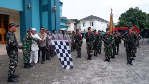 Danramil 04/Jati Asih Bersama Wakapolsek Jati Asih Lepas Pasukan Peleton Beranting Yonif 202/Tajimalela