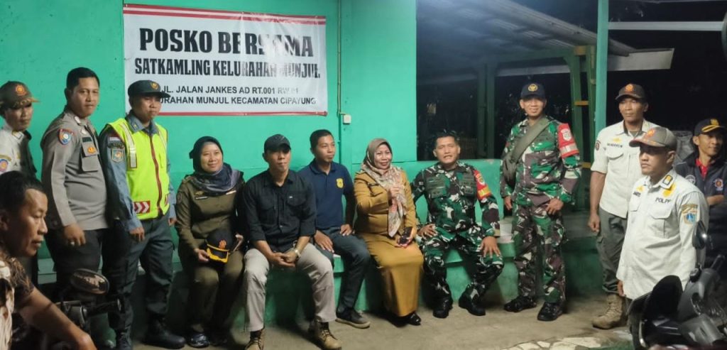 TNI–Polri dan Warga Bersatu, Patroli/Siskamling Keliling Amankan Munjul