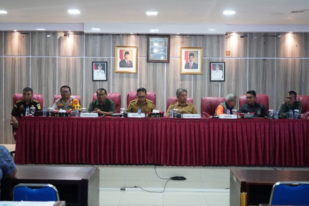 Wakil Bupati Tapanuli Utara Terima Bantuan Sembako dari PT INALUM untuk Masyarakat Terdampak Bencana Hidrometeorologi