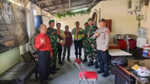 Antisipasi Kamtibmas Nataru, Koramil 03 Teluk Pucung Patroli Jalan Kaki di Bekasi Timur