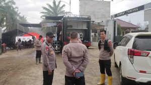 Satbrimob Polda Sumsel Hadirkan Rasa Nyaman bagi Masyarakat Aceh Tamiang melalui Dapur Lapangan dan Water Treatment