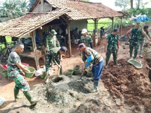 Bukti Nyata Manunggal TNI Bersama Rakyat, Koramil 06 Setu Renovasi Jembatan Gantung Manggala Penghubung Dua Kecamatan