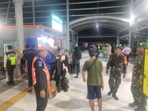 Patroli Humanis, Koramil 03/Telukpucung Antisipasi Gangguan Kamtibmas Sambut Tahun Baru 2026