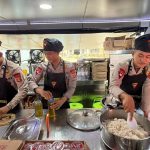 Personel Brimob Sumsel Sigap Bantu Warga Terdampak Bencana Terjunkan tim Dapur Lapangan dan Water Treatment