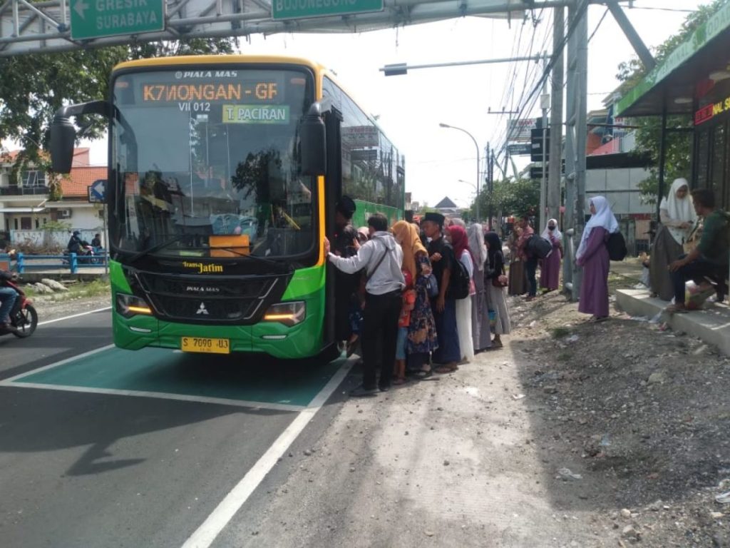 Trans Jatim Lamongan-Paciran Diserbu Warga, Penumpang Antre Berjam-jam