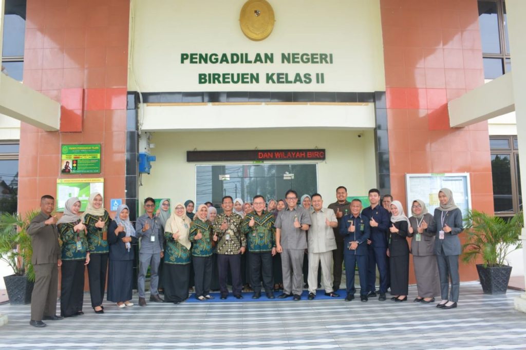 Ketua PT Banda Aceh Salurkan Bantuan Banjir ke 7 Pengadilan