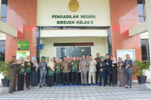 Ketua PT Banda Aceh Salurkan Bantuan Banjir ke 7 Pengadilan