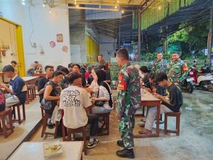 Pastikan Wilayah Aman dan Kondusif, Babinsa Koramil 01/Kranji Intensifkan Patroli Jelang Pergantian Tahun Baru 2026