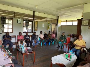 Pererat Sinergi di Agimuga, Babinsa dan Kapolsek Sambangi Tokoh Masyarakat