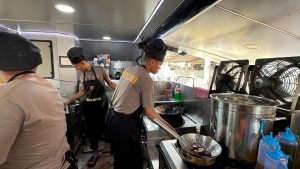 Respons Cepat, Brimob Sumsel Bangun Dapur Lapangan di Aceh Tamiang