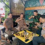 Babinsa Matraman dan Lurah Kayumanis Perkuat Komsos: Cegah Tawuran di Perbatasan