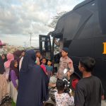 Inovatif dan Humanis, Personel Tim Dapur Lapangan dan Water Treatment Antar Anak-Anak Sekolah di Aceh Tamiang