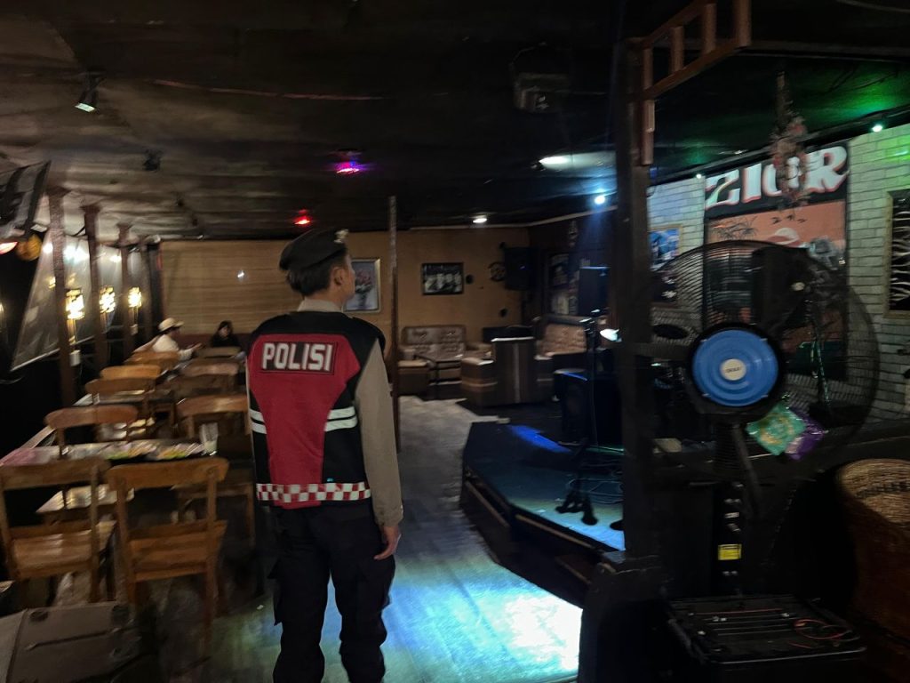 Ganggu Istirahat Warga, Polsek Balige Tertibkan Musik Keras Cafe Zior