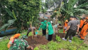 Matraman Menghijau: Koramil 02 Tanam 121 Pohon dan Bersihkan Sungai