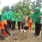 Hijaukan Jakarta: Koramil Duren Sawit Tanam Pohon di Hari Lingkungan Hidup