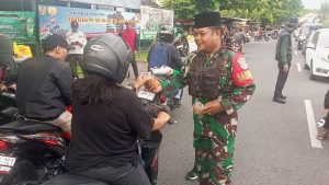 Berbagi Kebaikan, Koramil 08/Duren Sawit Bersama Mitra dan Ibu Persit Bagikan Takjil Gratis Jelang Buka Puasa