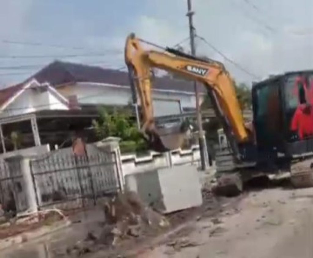 Proyek Drainase di Jalan Panglima Polim Bojonegoro Disorot: Diduga Tak Sesuai Spesifikasi dan Minim Transparansi