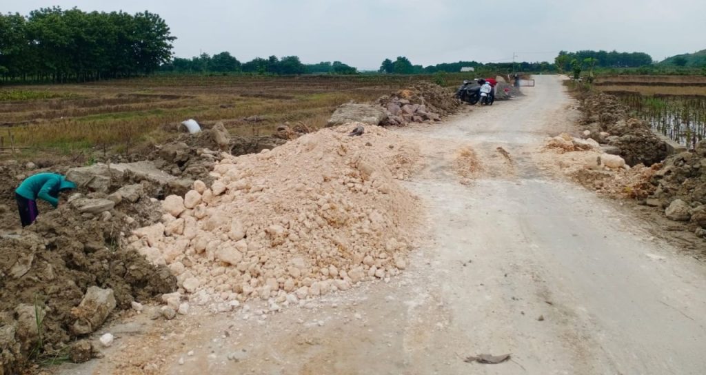 Proyek Jembatan Box Culvert Desa Bakulan Bojonegoro Jadi Sorotan, Akses Jalan Terhambat, Keselamatan Pekerja Terancam