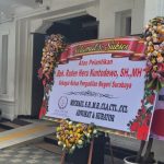 Karangan Bunga Advokat Jadi Sorotan Saat Pelantikan Ketua dan Wakil Ketua PN Surabaya