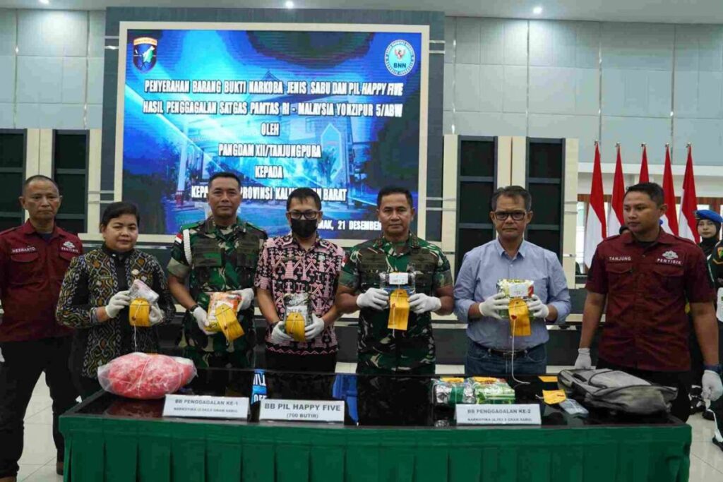 Pangdam XII/Tpr Serahkan 6,2 Kg Sabu dan 700 Butir Happy Five ke BNN Kalbar