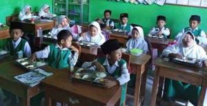 Ribuan Paket MBG Bergizi Gratis Disalurkan ke Puluhan Sekolah di Lamongan