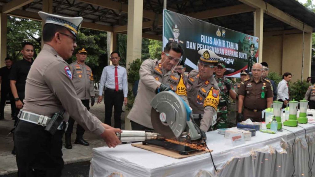 Selain Gelar Konferensi Pers Akhir Tahun 2024, Polres Nganjuk Pemusnahan Barang Bukti