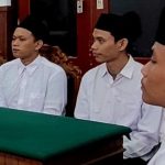 Komplotan Jalanan Surabaya Rampas Jaket & HP Korban