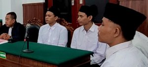 Komplotan Jalanan Surabaya Rampas Jaket & HP Korban