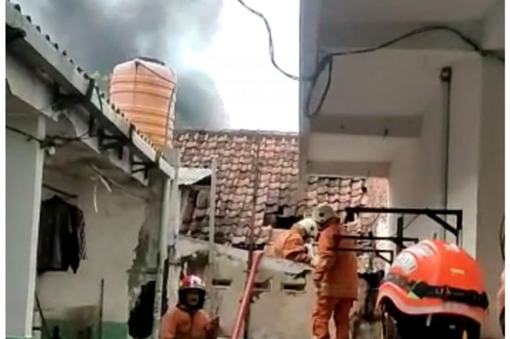 Gegara Petasan, Rumah di Manyar Sabrangan Kebakaran